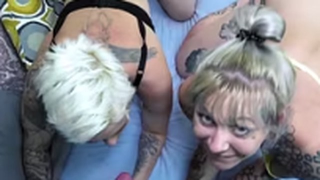 Miniatuur van Pornhub: Dutch lesbian couple fucks a horny stud